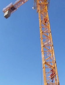 七旬老太昏倒30米塔吊，三名消防勇士成功營救